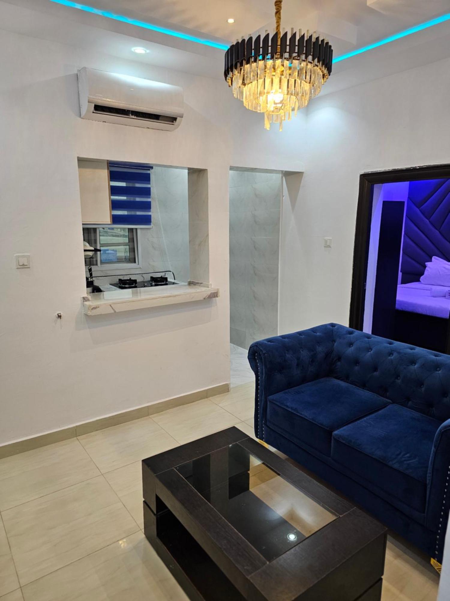 Vhs Vinchee Suites Лагос Экстерьер фото