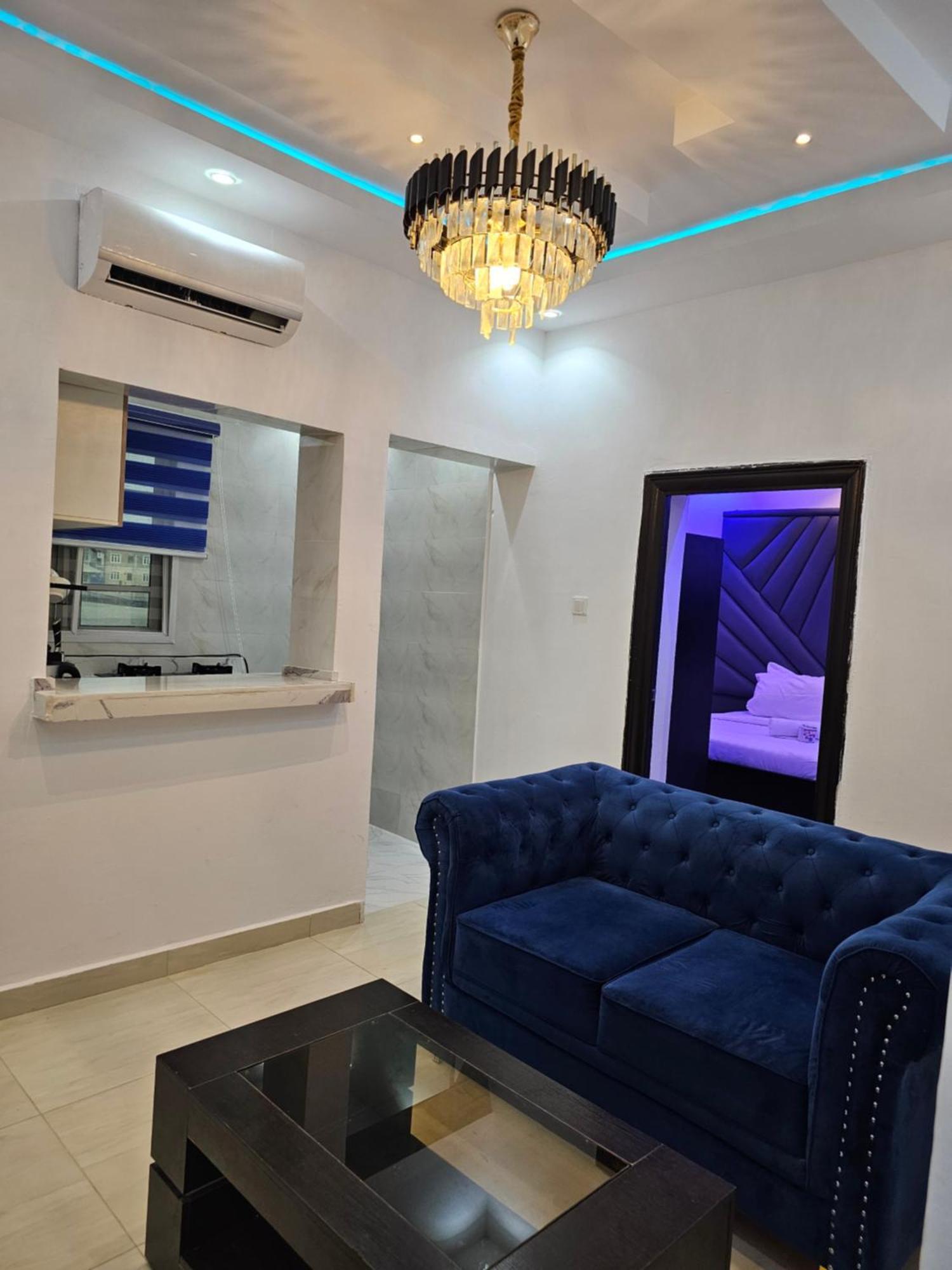 Vhs Vinchee Suites Лагос Экстерьер фото