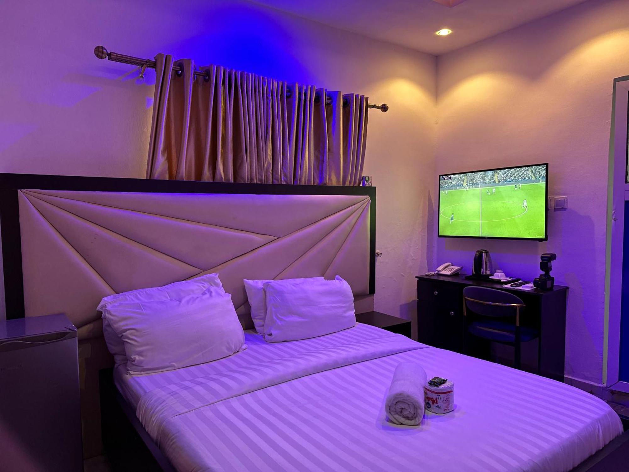 Vhs Vinchee Suites Лагос Экстерьер фото