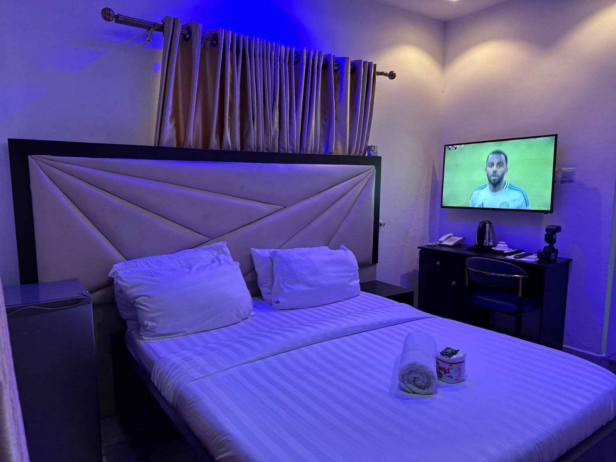 Vhs Vinchee Suites Лагос Экстерьер фото