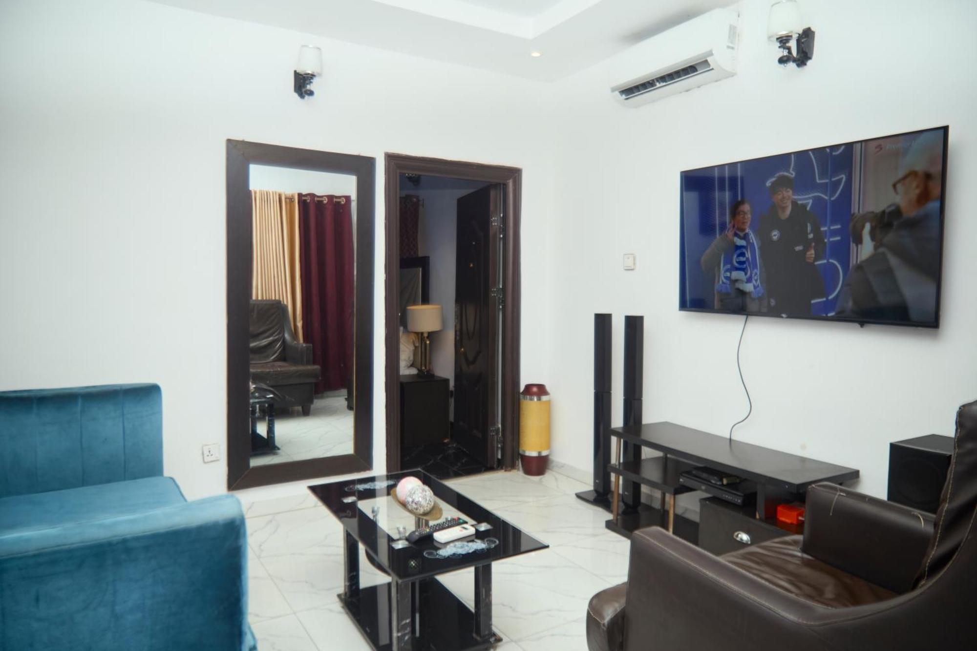 Vhs Vinchee Suites Лагос Экстерьер фото