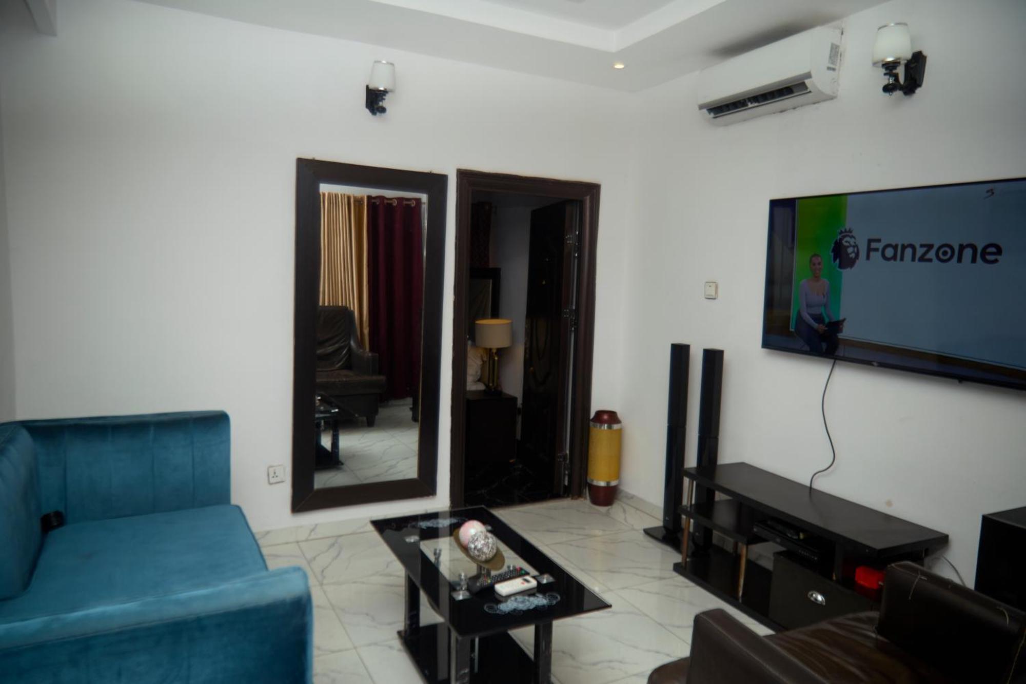 Vhs Vinchee Suites Лагос Экстерьер фото